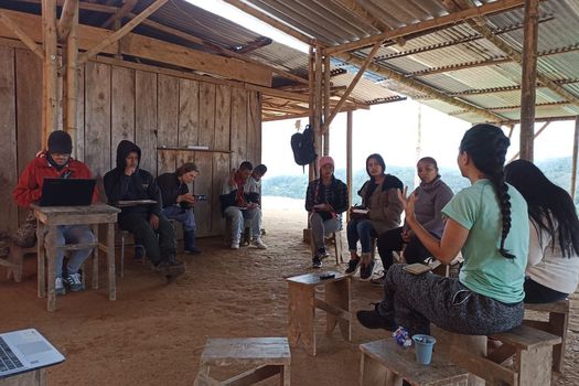 Comunidad con profesores en Caldono