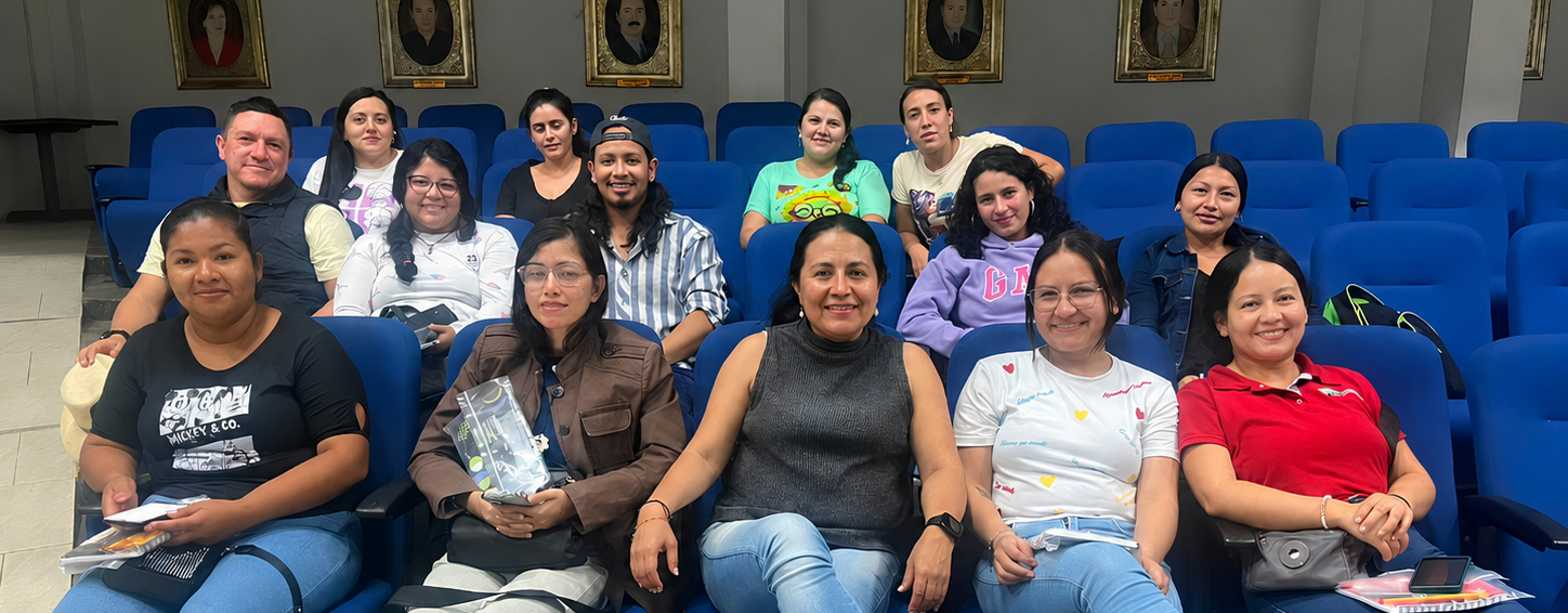 Fortaleciendo el turismo bilingüe y liderazgo juvenil en El Colegio
